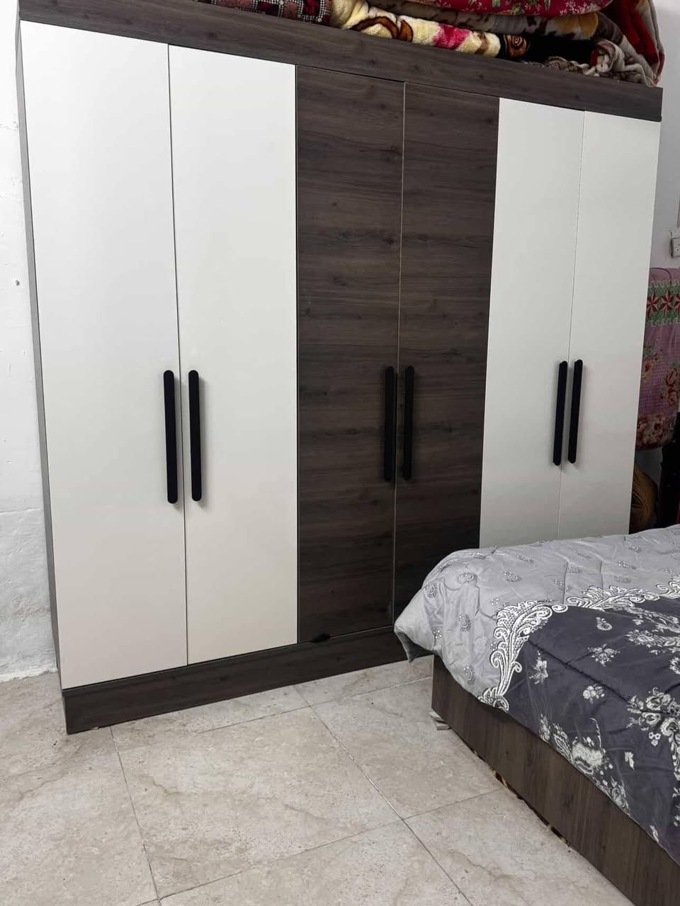 غرفه خمس قطع سعره ٧٠٠وبيه مجال جديده ستخدم يوم واحد عنواني كربلاء حي غدير 
رقم الهاتف 
‏‪***********‬‏
