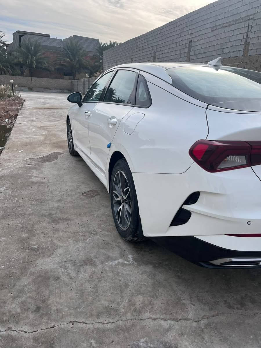 السلام عليكم سيارة كي فايف خليجي 2023
السيارة ماشية ١٠٠ محرك 2000 دوش 

شركة نم رقم أربيل باسمي

بصمة تشغيل عن بعد، مري شفط، 
5 مود سياقة شاشة كبيرة ابل كار وكار بلي، كشنات جلد 
كشن السائق كهرباء وباقي المواصفات معروفة

 السيارة بيها شخط بحافة البنيد مقدار الشخط ٢ سنتيم ورفيع جدا أصلا ما مبين ابد السيارة نظيفة جداً

السعر: 207 بيها مجال حگ الجية

المكان: ديالى بعقوبة

الرقم: ***********
