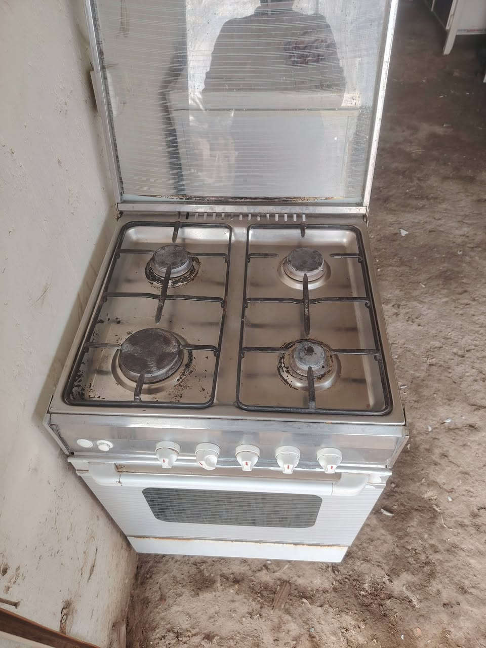 السلام عليكم سنك وملحق تسكام كولش نضيف متر ونص طباخ اربع عيوني شغال مابي نقص المكان بابل مركز المدينه ***********
