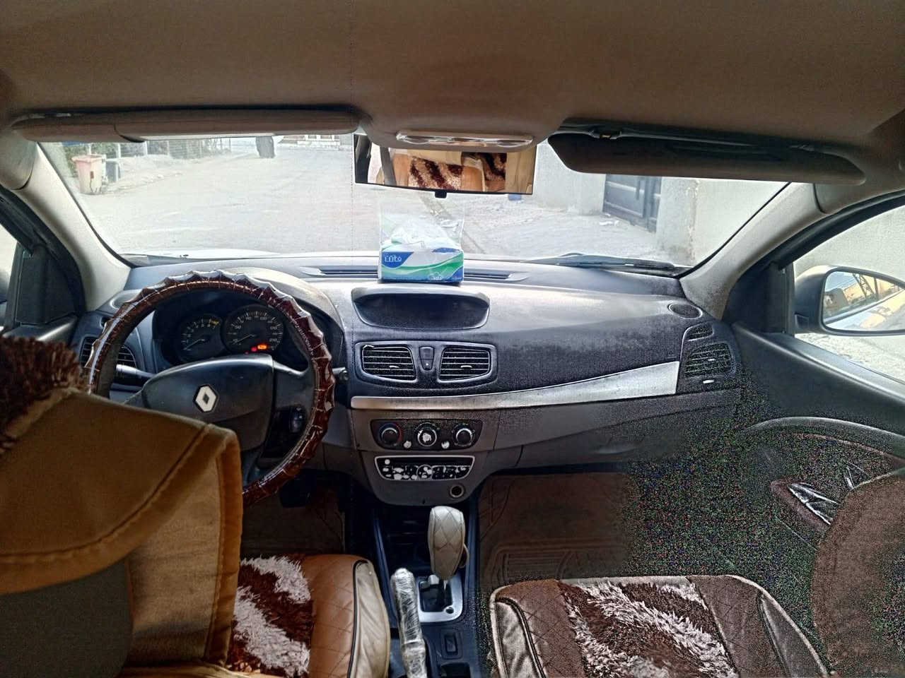 من رخصة الادمن المحترم رينو موديل ١٣ للبيع رقم جديد وسنويه جديدة رقم موبايل *********** السعر ٥٢ وفيها مجال
