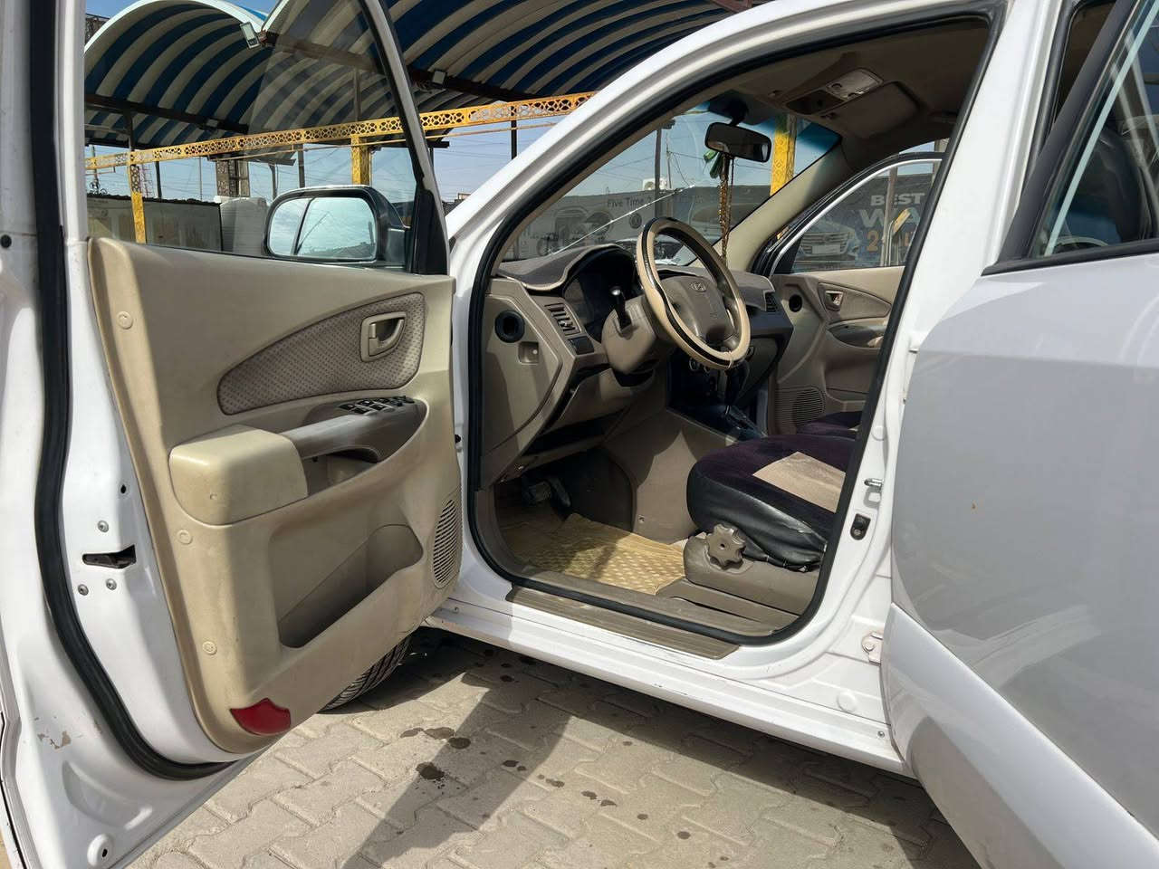 السلام عليكم...
توسان 2010 
خليجي
 شمالي والسنوية بأسمي
مكفولة 
محرك 2000 دوش
شاشة
كاميرا
كير 
محرك 
تبريد 
السونار مرفق مع الصور
السعر 125
العنوان/بابل/المحاويل
***********
