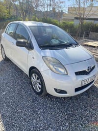 Toyata yars 2011 بۆ فرۆشتن سەیارەکە کەمێک جمبی پشتی هەیە لەگەڵ بستێک چ...