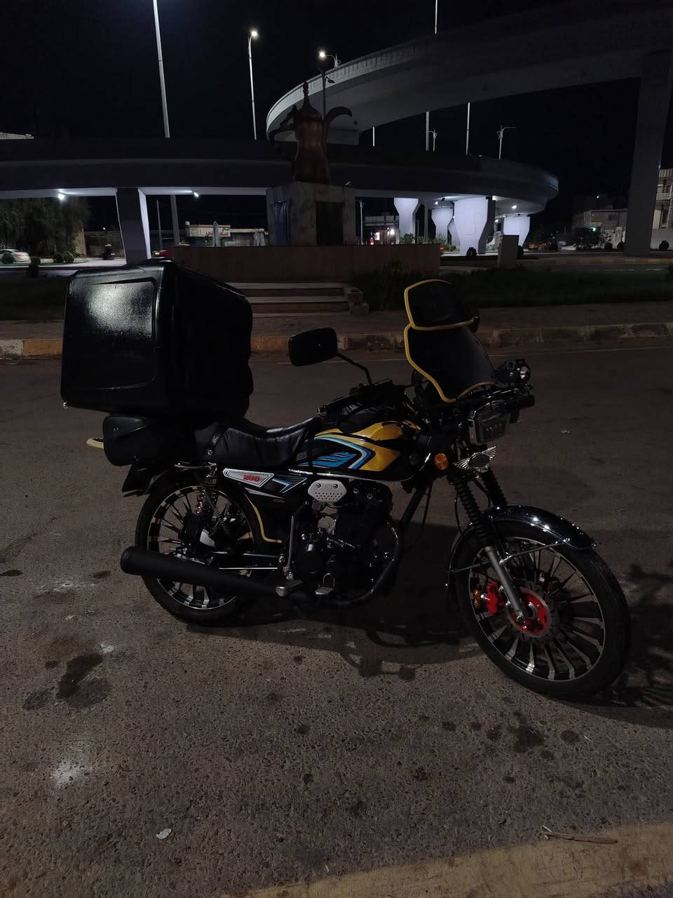 سونك 250cc راقم وسنهويه موديل2026
دراجه زيرو وضع الشريكه 

مقعد مصمم خصيصًا طبي 100/100

دبال برك امامي

صندوك دليفري 

جناط صفاح  و جنطه عل تانكي

جامه اماميه

حامل موبيل

 الطوصل ***********🙌🙌
