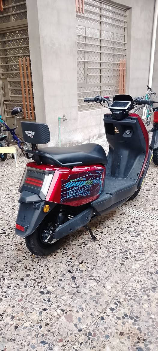 دراجه شحن جديدة مابيه اي نقص السعر 700وبيه مجال للاتصال *********** مكاني بغداد حي اور قابل للمراوس
