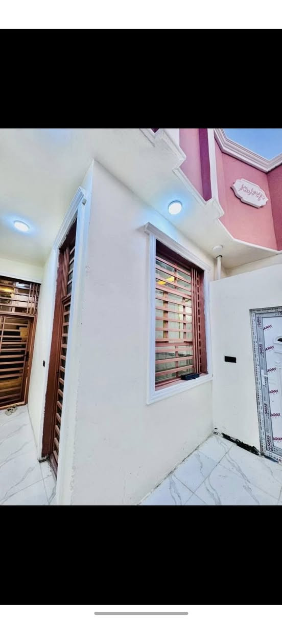 دار لليجار 100 متر طابق واحد
مكانه نجف مجمع بيتي لثاني 
سعر ليجار 250 الف 
مقدمه ثلاثه 3 اشهر 
استفسار 
***********
***********
