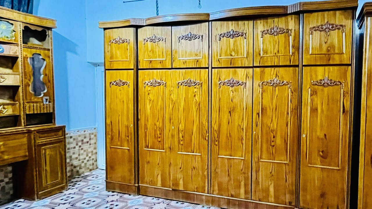 سلام عليكم للبيع غرف نوم هودج خشب صاج داخل وخارج بشرط 5 ملم  كنتور ملحق 6طابقين استخدم قليل عنوان الرمانه البعبيد سعر مليون 250 وبي مجال
*********** /واتساب
