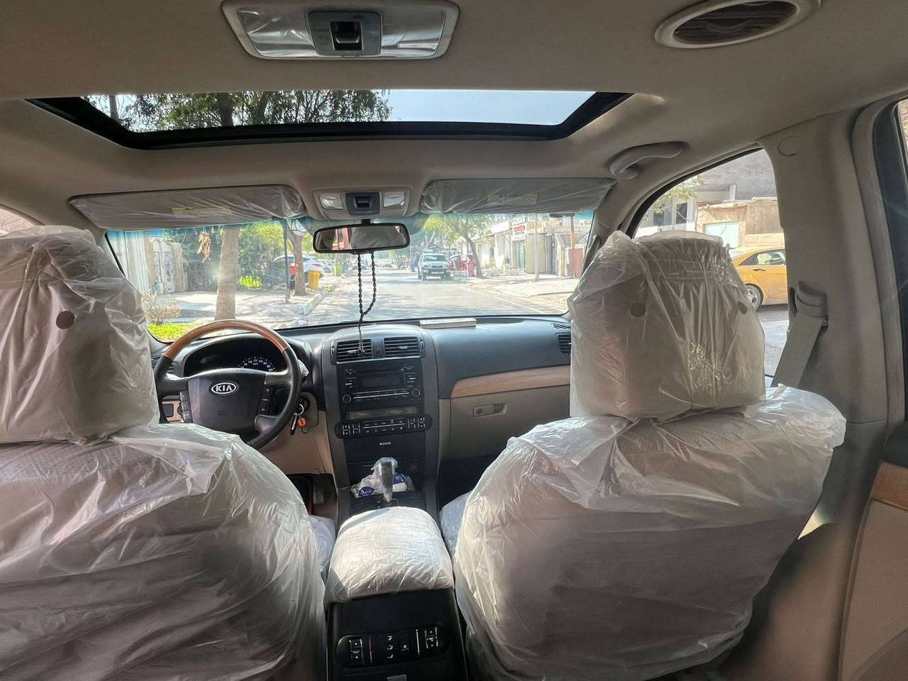 سلام عليكم
كيا موهافي موديل 2013 خليجي مرغوب 
رقم بغداد 
تو ويل موضح بلصور محرك 6سلندر ٣٨٠٠ مكينه مامفتوحه ستندر وشرط جديدة  السياره عليها ادامه كامله بلكات فيتبم نوزلات ذن الامور شرط مال وكاله شادلها الاصليات سيارة جديدة  ونضيفه كلش مال جناي احله من الصور

السياره بدون حادث بيها شخط بلباب الخلف السايق ومصبوغه نصها او ربعها وبخشم البنيد طخه شبرين او اقل فقط بدون حادث او ضربه قويه 

(البياع شراي لايوصلني فقط الجناي) 

 المواصفات: 
فتحة سقف
7راكب
3قطع تبريد
تدفئة كشنات
حساس خلفي
كامره خلفية

كراسي امامي تحكم كهرباء 
تحكمات ستيرن
مثبت سرعة
صندوق شفط
مري شفط
( السياره نص فول سويج مو مبصمه )
ماشية بحدود ال ٢٠٠حقيقي
باقي بيه مواصفات هواي العنوان ديالى الغالبيه
رقم الهاتف ***********
((السعر 148 وبيها مجال للشراي))

