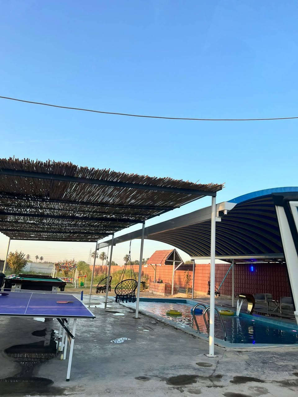 متوفر مزرعه ﴿هوى بغداد ﴾🌴
تحتوي المزرعه على ..
حديقه كبيره جداً 🏡 مع بستان اشجار تفاح 
بيت متكامل من كل النواحي ⛺
العاب كبار. {فيشه بليارد منضده 🥅
مسبح كبير . ومفلتر .💧
مكان شواء كبير 
الاستفسار (***********)
