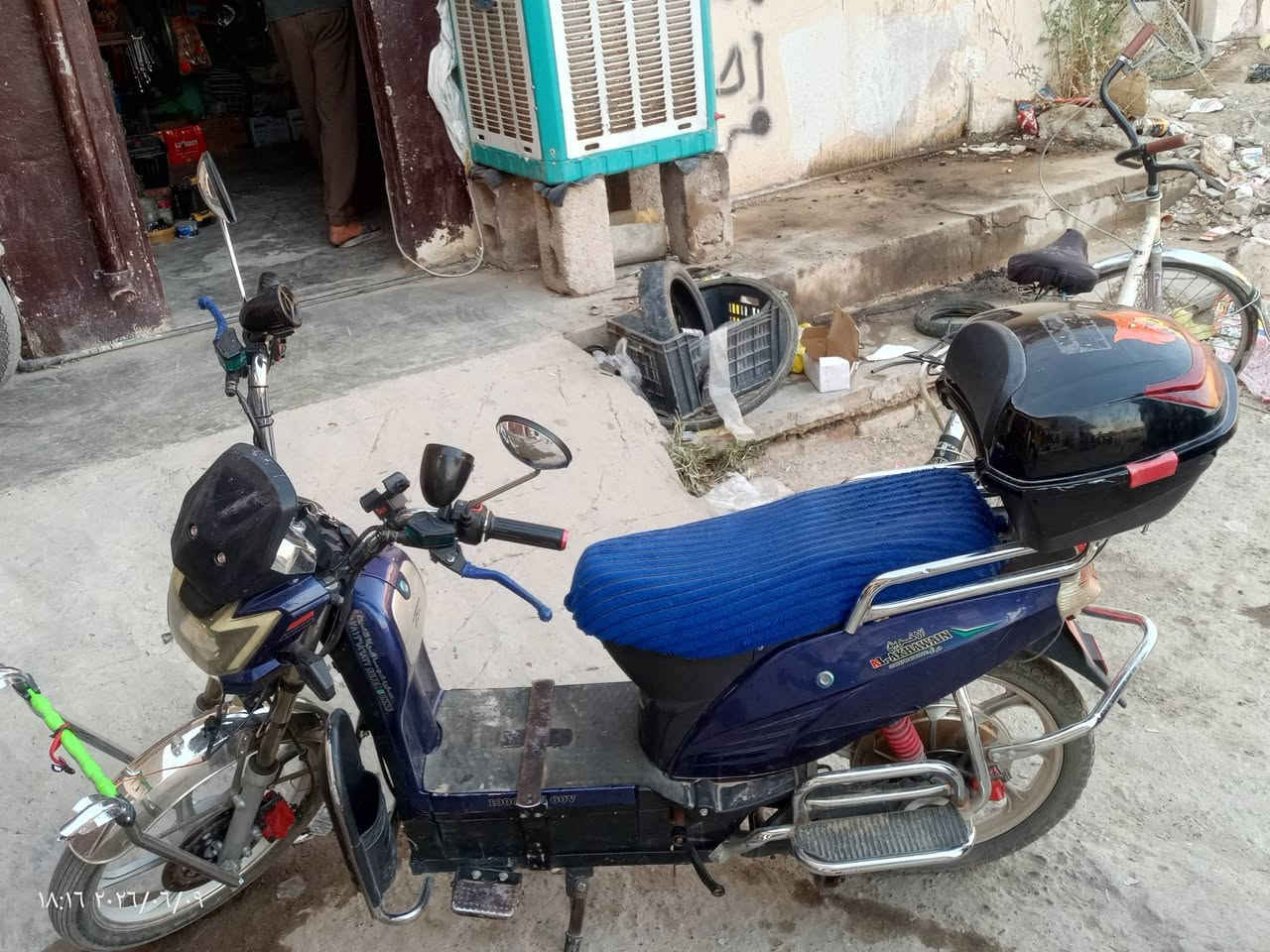 موطور شحن للبيع 5بطاريات كهربائيات كلها شغاله موديل 24 بطاريات على الفحص السعر 450وبي مجال رقم ***********
