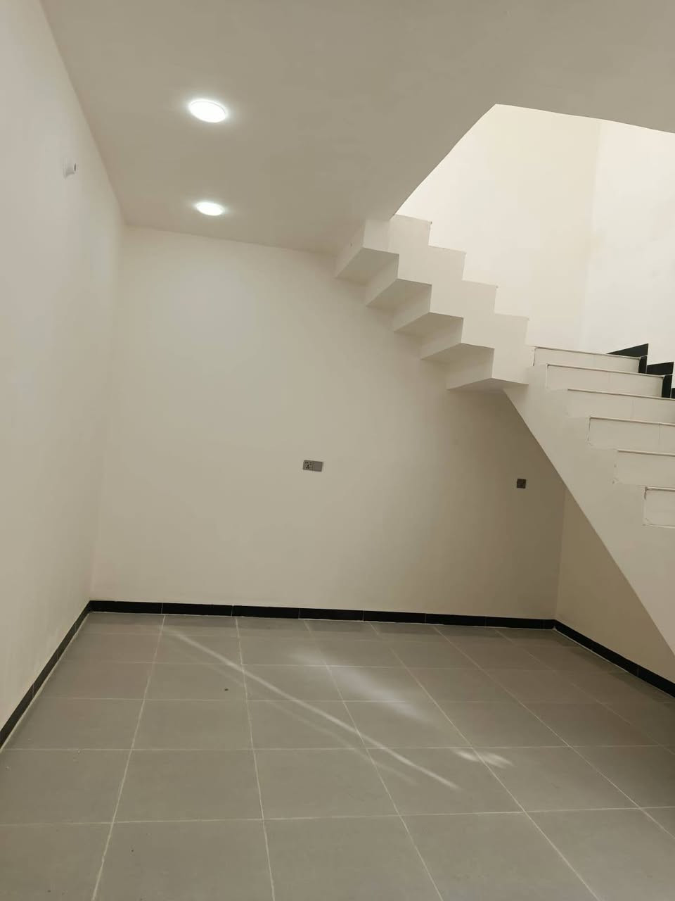 📢#للبيع دار سكني 🏠
طابو زراعي سند 25 🏫
 السعر 118 مليون 💸وبي مجال 
⚡⚡⚡⚡⚡⚡⚡⚡
 المساحة 170 متر 
واجهيه 8
⚡⚡⚡⚡⚡⚡⚡⚡
 طابق واحد غرفتين نوم مع ملحقات الدار مذكوره 
⚡⚡⚡⚡⚡⚡⚡⚡
   العنوان بابل حي الجزائر قرب سيد موسى عليه السلام 
⚡⚡⚡⚡⚡⚡⚡⚡
للاستفسار المشاهدة بالفيديو 
 يتوفر اتصال 📞مع واتساب 📱
  ( ***********)
