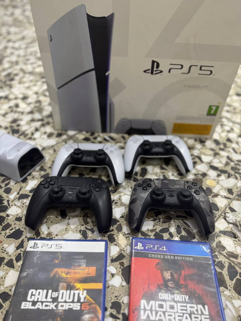 بلي ٥ للبيع كامل ملحقاته وياه هاي الاقراص و pes21
و 4 يدات ذاكرته 1 تيره 
مكاني بغداد الدوره


**إذا كنت صاحب هذا الإعلان وتريد حذفه لأي سبب، رجاءا أرسل رسالة إلى الدعم الفني**