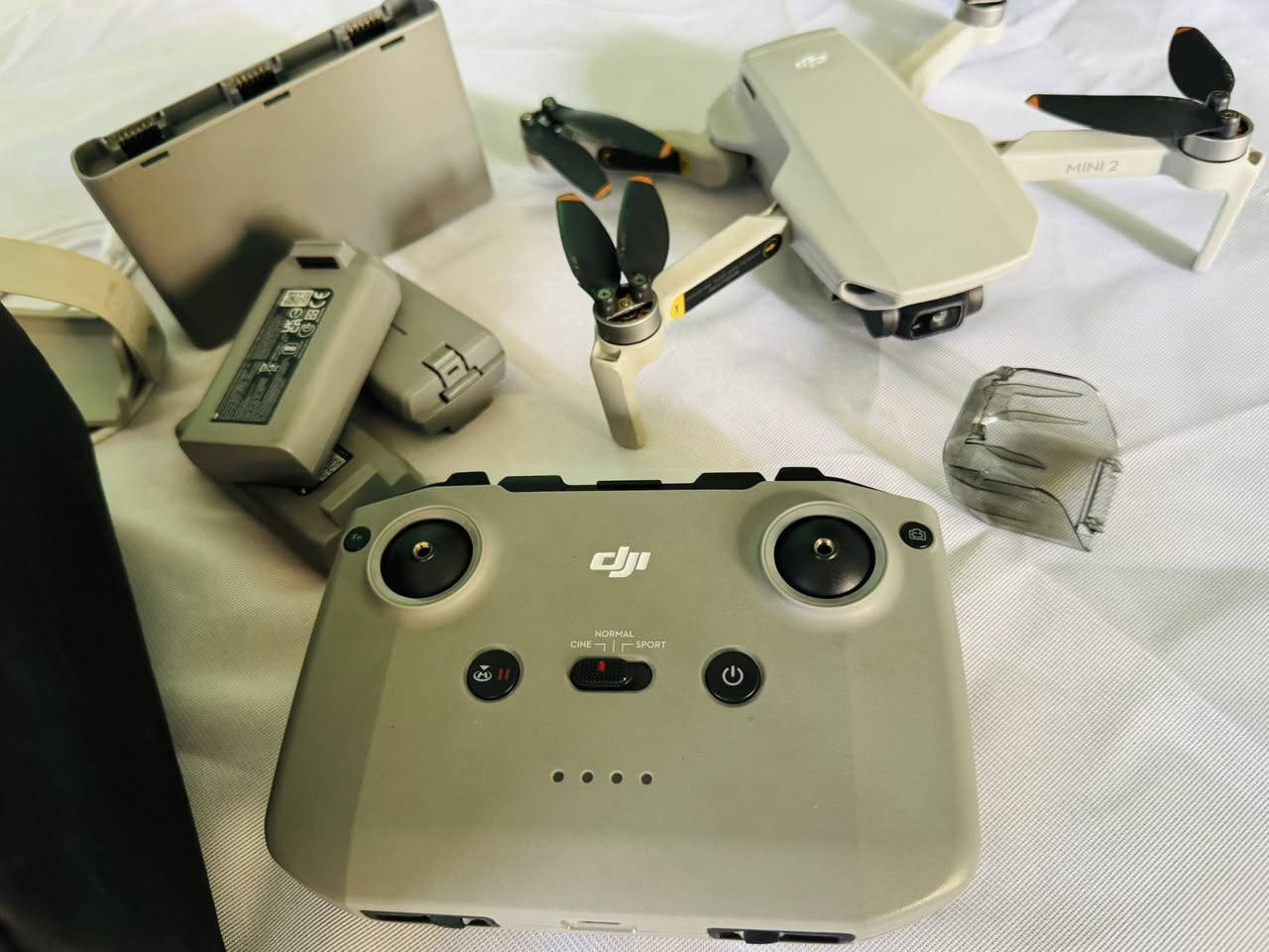 DJI Mini 2
درون احترافي للتصوير الجوي بدقة 4K وثبات عالي 😍

📦 الملحقات المتوفرة :
🎒 حقيبة حمل
🔋 3 بطاريات
🔌 قاعدة شحن للبطاريات
🔗 كابل Type-C

✅ خفيف وسهل الاستخدام
✅ مناسب للتصوير والسفر وصناعة المحتوى
✅ جودة تصوير سينمائية

💰 السعر : 600,000 الف دينار
📍 العنوان : بغداد - السعدون 
📞 للاستفسار والمزيد من التفاصيل راسلنا الآن : ***********
