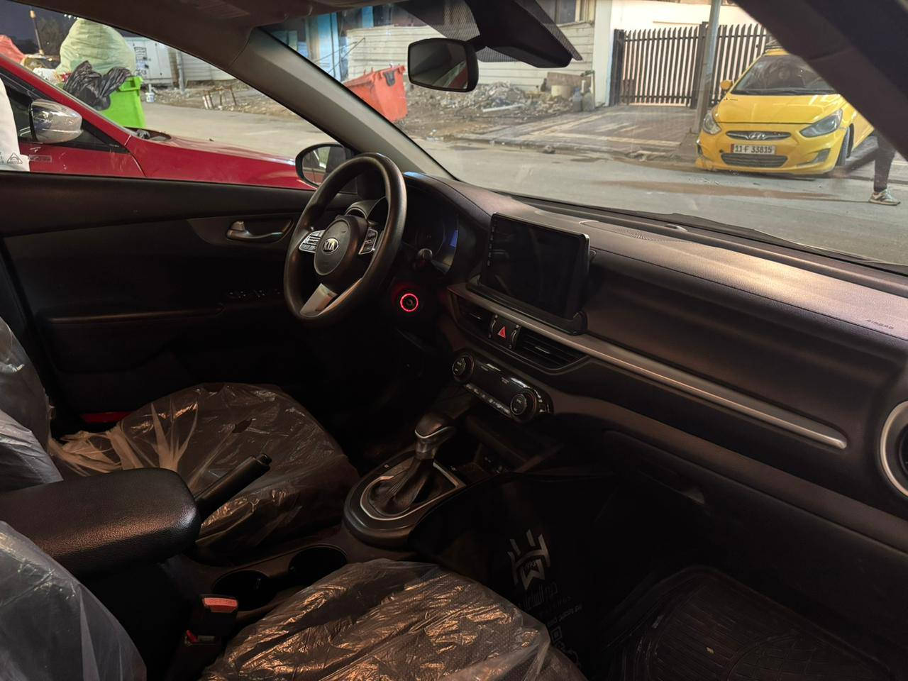 سلام عليكم
كيا فورتي وارد امريكي موديل 2019 محرك 2000 دوش 
حادثهة بس بنيد صبغ بدون دواخل صور الحادث موجودة بالمنشور ماشية 85 وبالعراق بيهة باب الخلف السياق صبغ رقم بغداد تحويل مباشر مكان السيارة بغداد السعر 133 وبيهة بسيط للاستفسار *********** أو الواتساب *********** للبيع او مراوس باكسنت نضيفة
