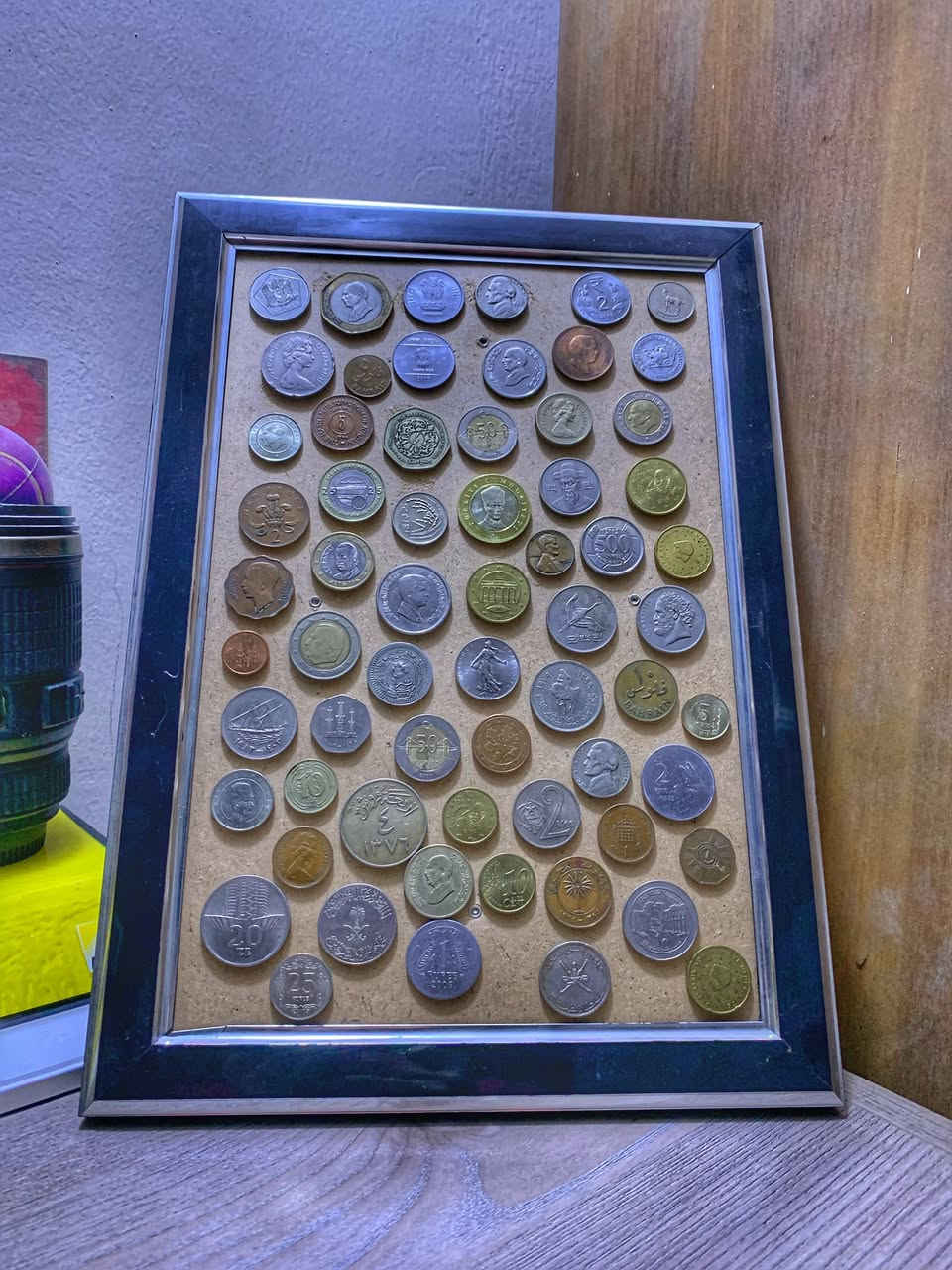 السلام عليكم
لوحة عملات معدنية قديمة واكو بيها من العشرينات نادرة جدا
طول اللوحة ٣٠ سم 
السعر
خاص او واتس اب
***********
مكان / حي الجامعة بغداد
ماكو توصيل
