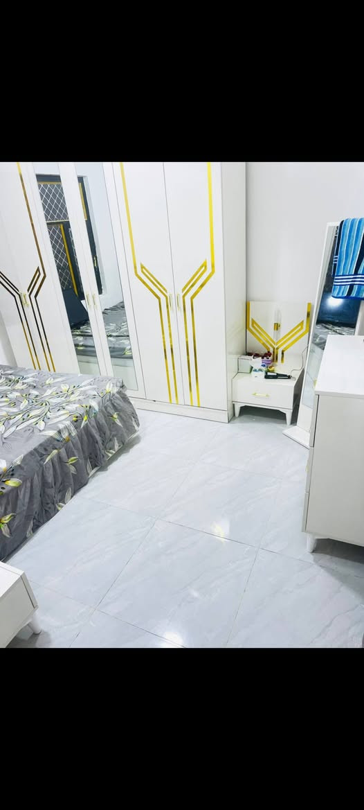 بيت طابو زراعي سند 25 للبيع
الديوانية خلف شقق الزيتون مجمع ابو لمى 
مساحة البيت 300متر واجهة 11ونزال 28 الأساس كونكريت صب مركزي خباطة مركزية وبم بناء طابوق مساحة البناء الفعليه 120متر غرفتين 4× 4 وحده والثانية 4 × 3ونص صالة 6× 3 مطبخ 4× 3 مفتوح على صاله براني 5× 4 مفتوح على صاله نظام غربي البيت كله صحيات داخليه 3متر×2و80 غربي بيها صحيات خارجيه الكراج 15متر الحديقه جهتين بيها يمين ويسار والكراج بالنص بيبان الغرف ترگي درجة اولى الشبابيج والبيبان الخارجي والداخلي والخلفي تسكام ثقيل 4ملم السطح شتايكر السقف شيلمان ثقيل شرط ومثبت كل شيئ بالفديوات. البيت الصاله والبراني والمطبخ جبسن بورد سحبات واناره وصبغ كامل البيت جاهز نقص ستاره فقط السياج بلوك فقط كهرباء درجة اولى جاهز مجهز سبب البيع اريد مساحة اكبر لاغير السعر ( 70 مليون) معملتة جاهزه بالتطويب ومرقم من البلدية رقم الدار 411 مقاطعة 61 صدر اليوسفيه  للأستفسار الاتصال على 👈 ***********
