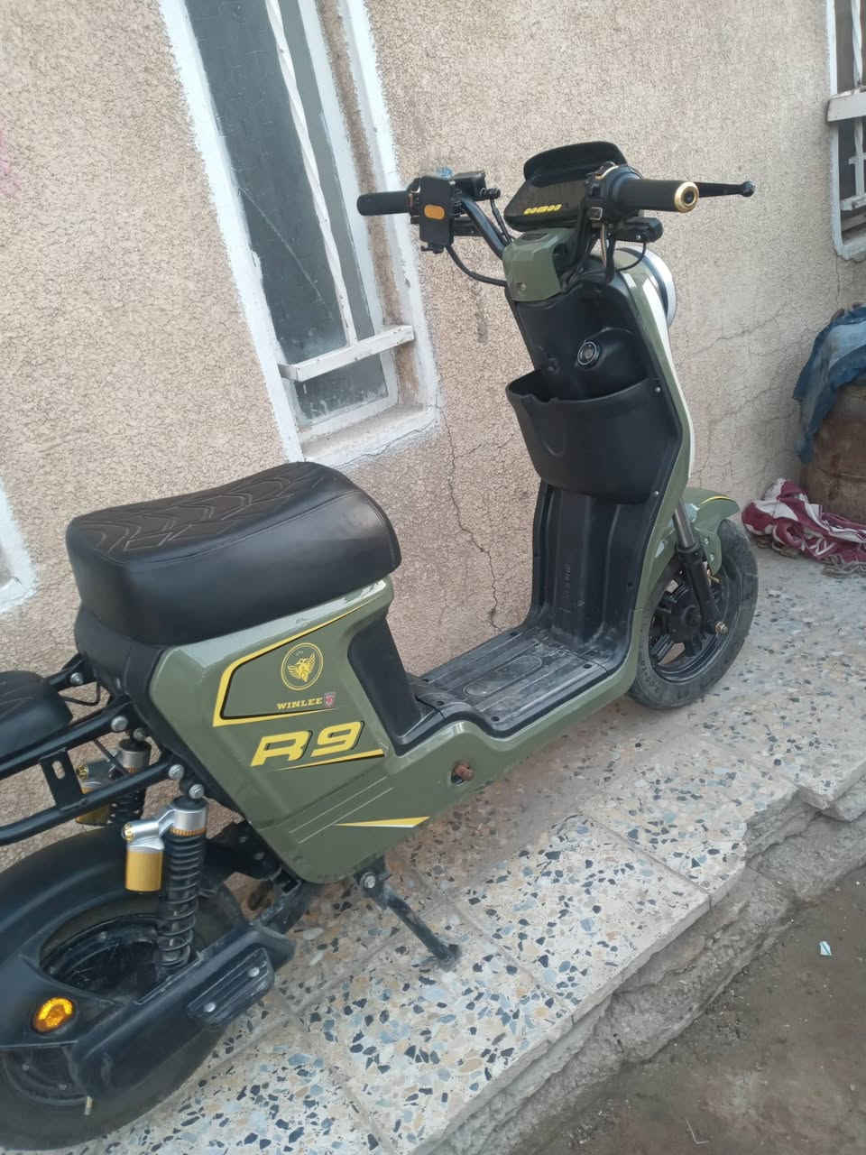 دراجه ار ٩للبيع ٥بطاريات اكبار السعر ٣٧٥وبيه مجال حي الجهاد ***********
