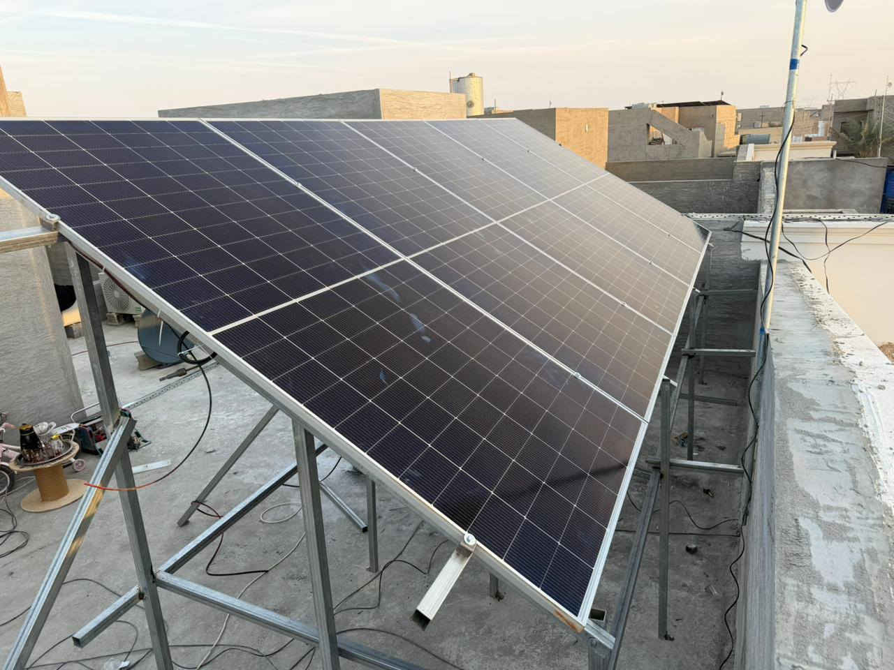 #عروض مميزة مع تخفيضات هائلة

تم بفضل الله تجهيز و  تنصيب منظومة طاقة شمسية لمنزل الاخ ابو عبدالعزيز

صلاح الدين
قضاء تكريت

     16 لوح لونجي 615 واط
انفيرتر من ديا 12 كيلو واط
بطارية مارفل  16 كيلو واط عدد2
  

 م. عامر البشير
***********
حارث البشير 
***********
د. جاسم الحسن 
***********
م. بلال طالب 
***********
