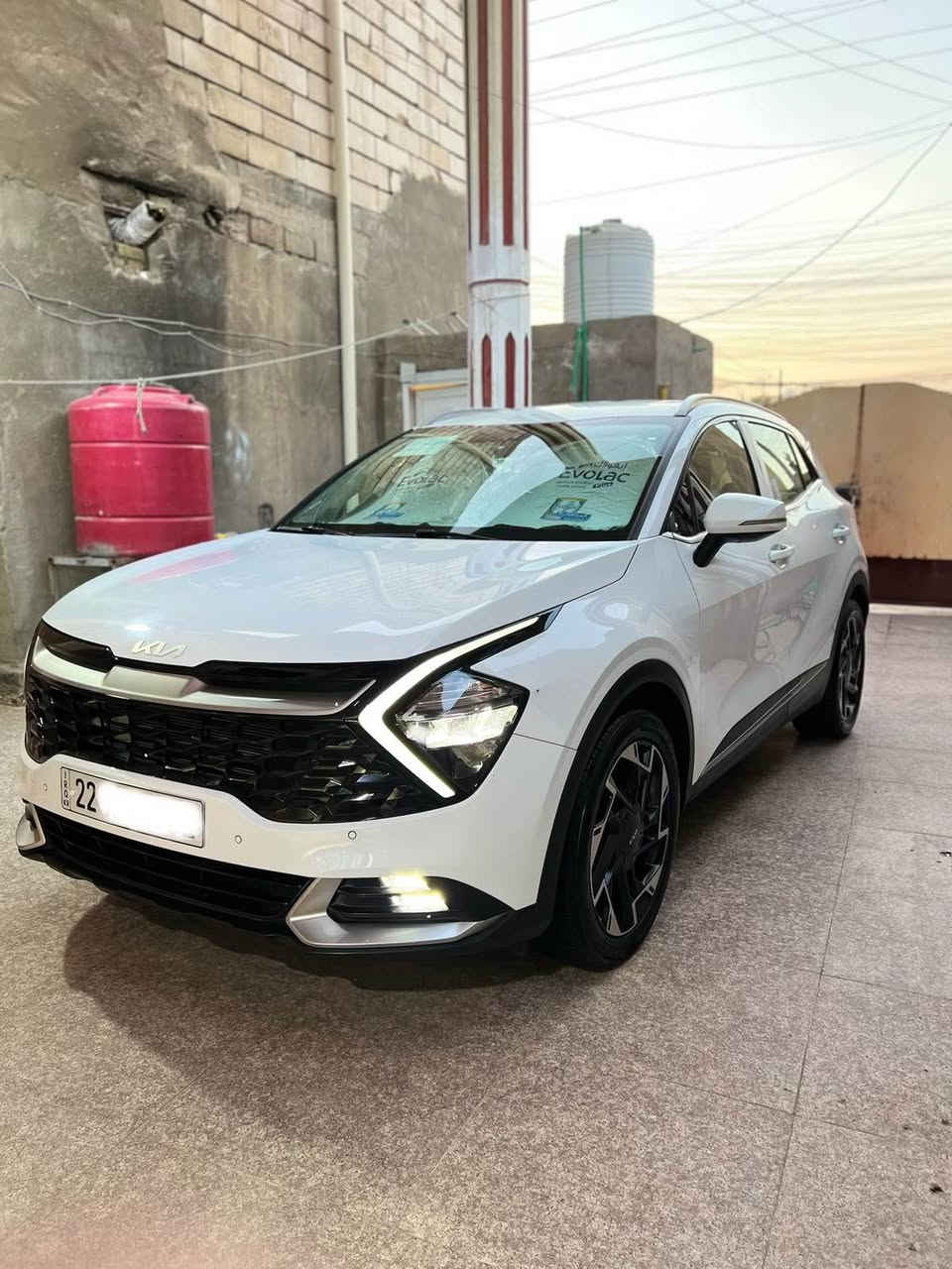 🚗 للبيع: كيا سبورتاج 2025 (بحالة الشركة)
المواصفات العامة:
 الموديل: 2025
 المحرك: 2000 دوش (DOHC)
 المسافة المقطوعة: 35 ألف كم فقط
 الرقم: أربيل الجديد (باسم شركة، وكالة أو تحويل مضمون)
 الضمان: مكفولة ضمان شركة نيم (NIM)
✨ المواصفات والكماليات (فول مواصفات عدا البانوراما):
 التشغيل والتحكم: بصمة تشغيل + بصمة أبواب + تشغيل عن بُعد + مثبت سرعة.
 أنظمة القيادة والأمان: رادارات جانبية + نظام منحدرات + أوتو هولد (Auto Hold) + أنظمة قيادة متعددة.
 الحساسات والكاميرات: حساسات أمامية وخلفية + كاميرا خلفية + حساسات إطارات.
 المقصورة والداخلية: كراسي جلد أصلي (مدوشمة جاهزة) + كراسي كهرباء (عدد 2) + تدفئة كراسي + ستيرن تدفئة.
 التبريد والشاشات: شاشة تدعم أبل كاربلاي وأندرويد أوتو + تبريد قطعتين.
 الإضاءة والمظهر: ليد نهاري + بك لايت ليد + مرايات شفط.
 الميزات الإضافية: صندوق خلفي كهربائي + سايد بريك بصمة (إلكتروني).
🔍 حالة السيارة:
 السيارة بوضع الشركة وبحالة ممتازة جداً (حيل جديدة).
 كل أغراض الشركة ملحقاتها موجودة وغير مستخدمة.
💰 السعر والاتصال:
 السعر: 215ورقة ($21,500)
 للاستفسار والاتصا البصرة, العراق


**إذا كنت صاحب هذا الإعلان وتريد حذفه لأي سبب، رجاءا أرسل رسالة إلى الدعم الفني**