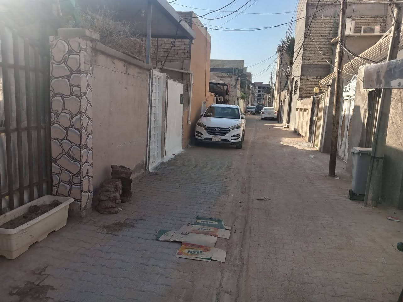 دار للبيع حي الزهراء ١٥٠متر شارع ٦متر خلف مطعم ثابت يحتوي على ٢غرفة نوم واستقبال ومطبخ وصحيات نضيف السعر ٢٠٠مليون مع المجال 
***********
حسين الرماحي
