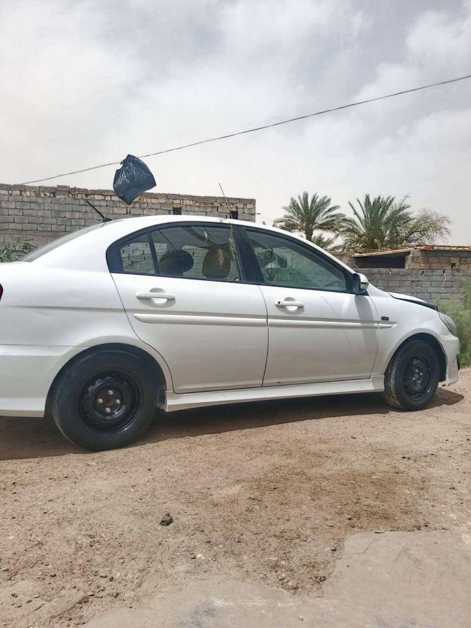 السلام عليكم اكسنت الشكل المقدس السيارة فول مواصفات وكفالة ما عدة الضربة كد شبر كدام للبيع بسعر 110  وبيها مجال اوكع الك فلوس تصليح والي اكدر علي وبخدمتكم 
والي يكول غالية الي يحصل مثلها وبنفس السعر خلي يدزها الي للتواصل على رقم ***********
