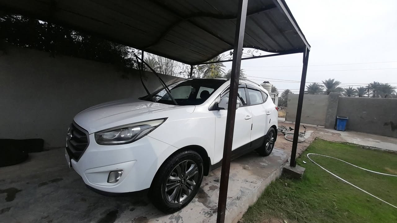 سلام عليكم
توسان 2014 شكل 15
كفاله عامه 
 ماشيه 116 حقيقي السياره نضيفه كلش مال جناي 
 مواصفاته
تنته 
قطعتين تبريد 
اشاير بلمري 
شاشه كبيره 
كامرات ثنين 
السعر 164 وبيه مجال حك الجيه
الاستفسار ***********
