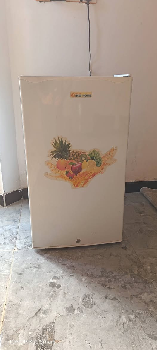 ثلاجه نظيفه كلش شرط التجميد للبيع ب ٧٥ الف للتواصل ***********
