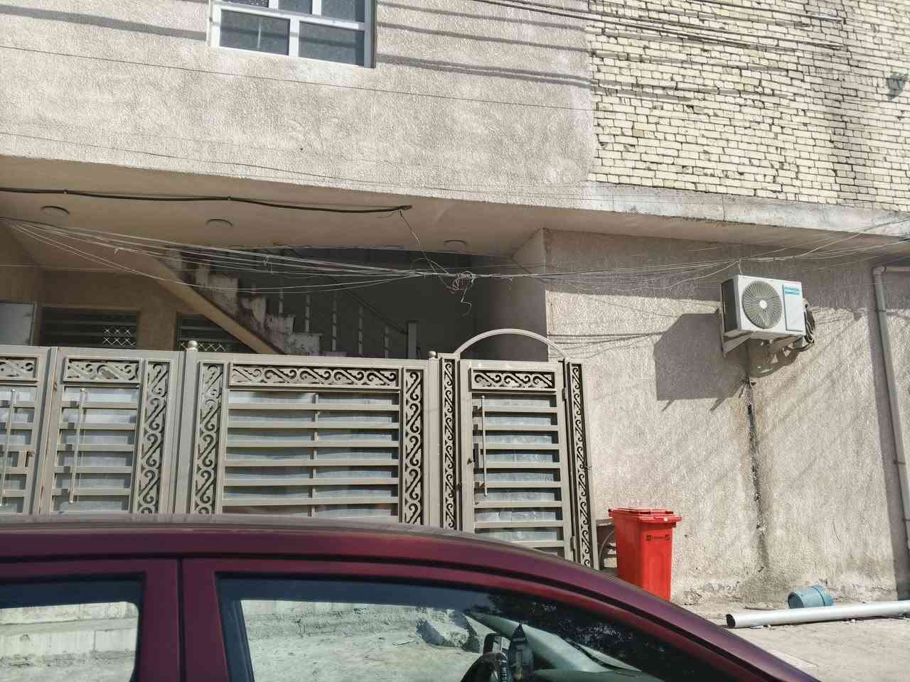 #بيع_شراء_ايجار_بناء_تعقيب_ترميم_تثمين_دور سكنية _
السلام عليكم يستمر مكتبنا بتوفير العروض المناسبة  الى زبائننا الكرام 
يعلن مكتبنا عن توفر عماره للبيع موقع ممتاز   بناء درجة اولى تجارية على شارع عريض  20متر الشارع 
رصيف 4متر
بناء حديث 
المساحه 150متر
الواجهه 10م
الواجهه 15م
 تحتوي على 5محلات مع شقه في الطابق الارضي
الطابق الثاني شقتين
موقع العمارة الشعب حي التجار
مراجعه مكتب دلالة الأمين الكائن في شارع الاسوق المركزيه مقابيل جامعة الإمام الكاظم 
هاتف *********** محمد الموسوي
