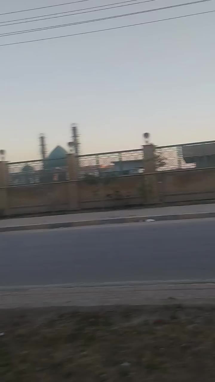 بيت للبيع 50مترمربع حي الرحمة شارع تجاري مقابل مرقد السيد الشهدالاول بالباب الثاني الاتصال على رقم ***********
