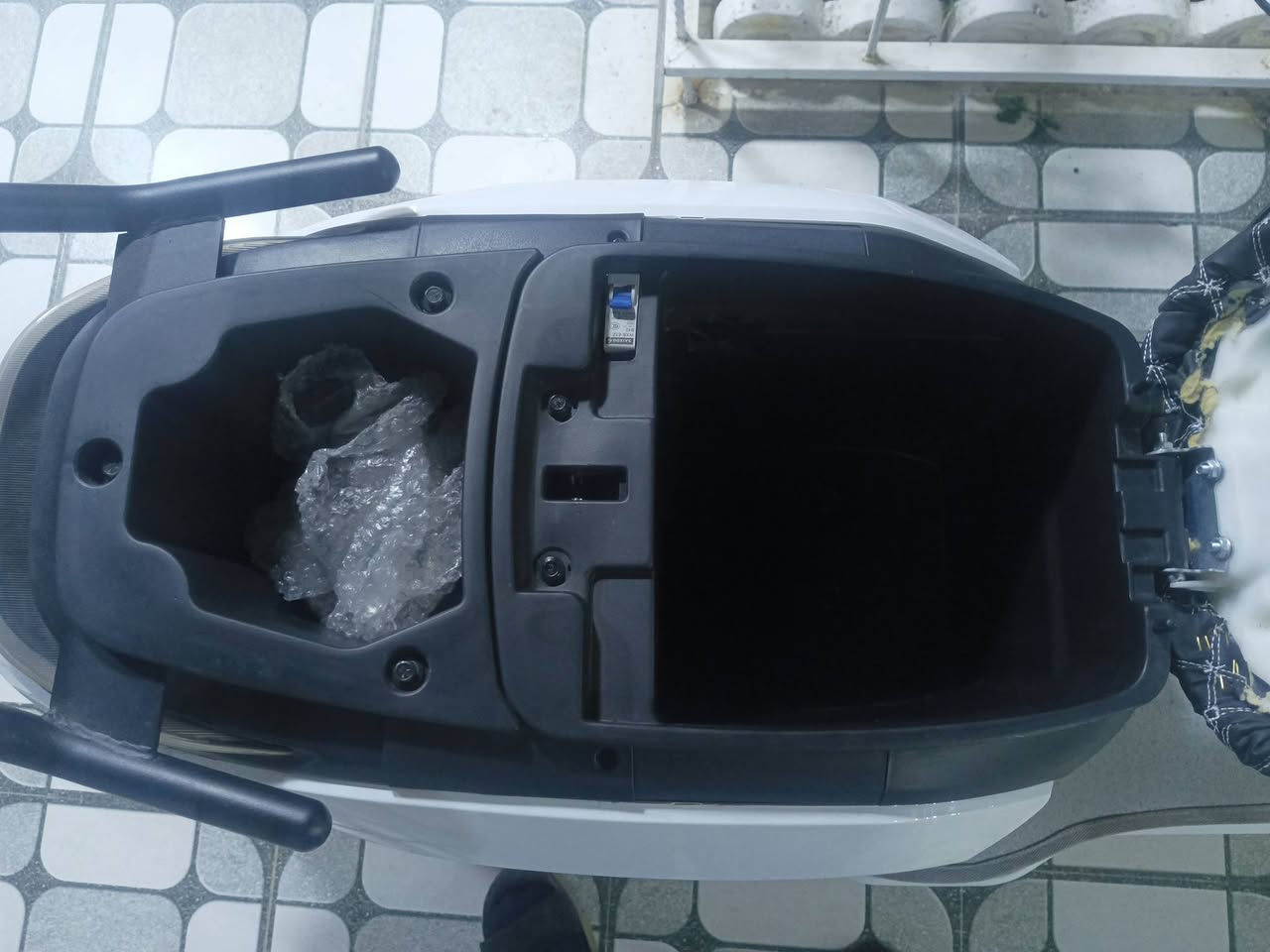 البيع دراجه شحن الدراجه تحتوي على 6بطاريات معه الملحقات الدراجه الاستفسار على الرقم ***********
