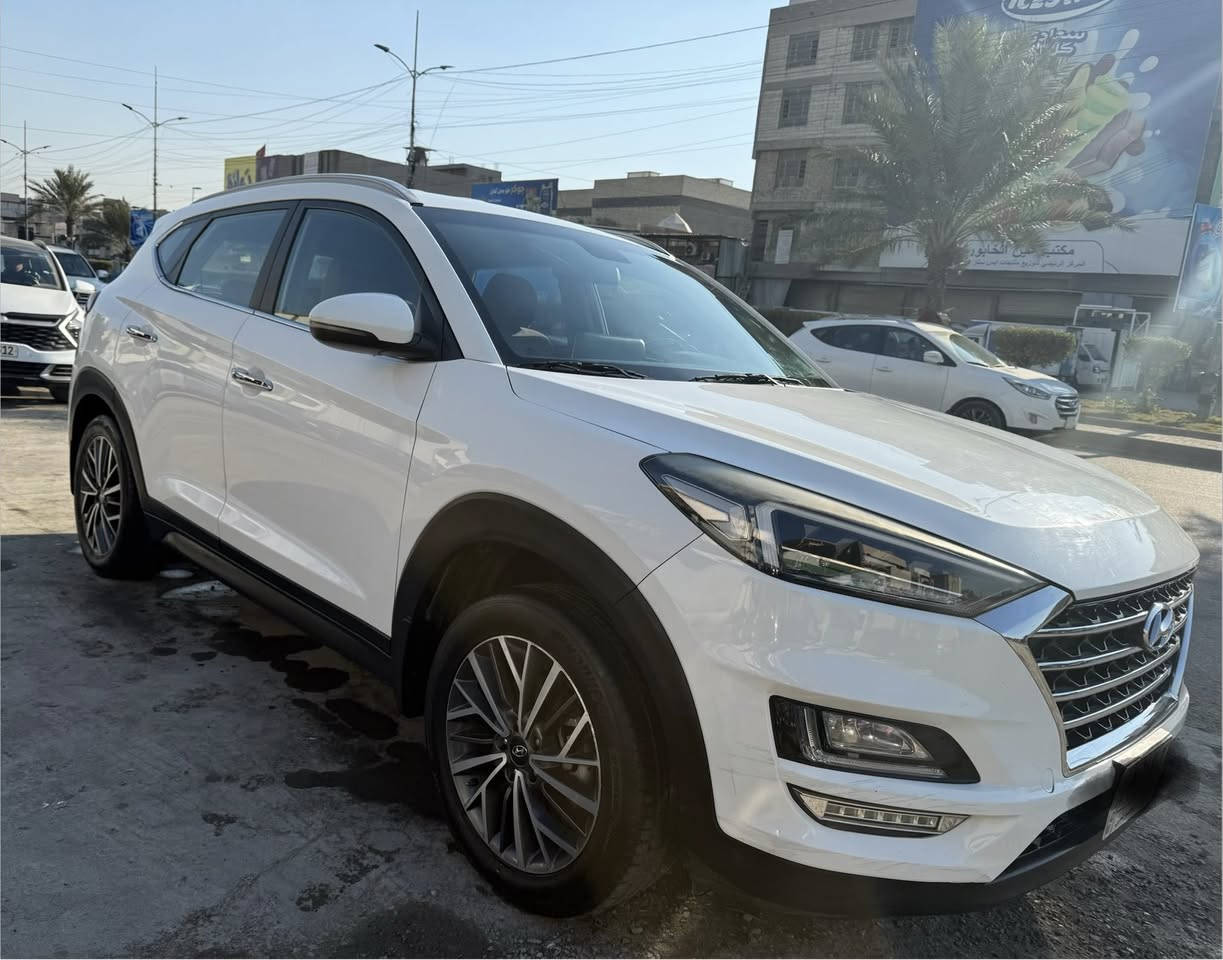 السلام عليكم للبيع توسان مديل 2020 خليجي مكفولة ماشية 119 رقم بغداد مواصفات مقاعد جلد - كامره وشاشة - حساسات خلفية -  حديد السعر205 ورقة  وبيها مجال للاستفسار اكثر الاتصال على ((*********** ))مكاني بغداد مدينه الصدر
