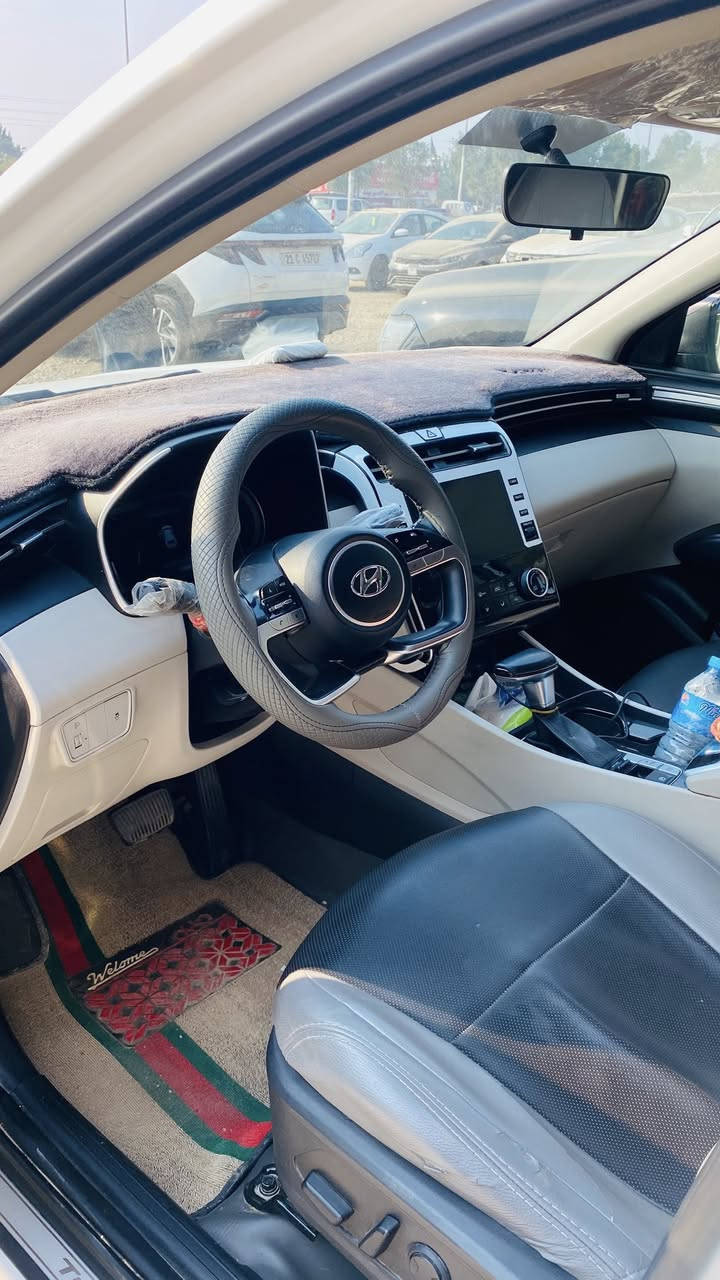 توكسان 2023خليجي
كفاله من الصبغ والتبديل بيها بارد قليل
ماشيه ١٠٢الف
فول عده البارد قليل بيها
مكان واسط العزيزيه 
***********
