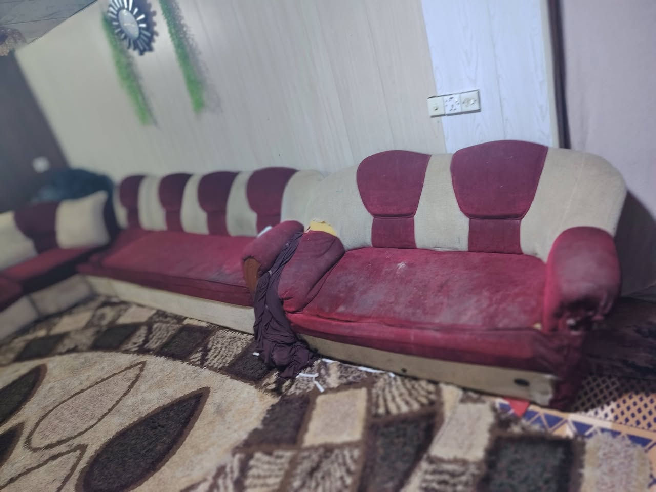 السلام عليكم حبايب ديوان 10 مقاعد للبيع كربلاء قرب الثوره السعر 100 / ***********
