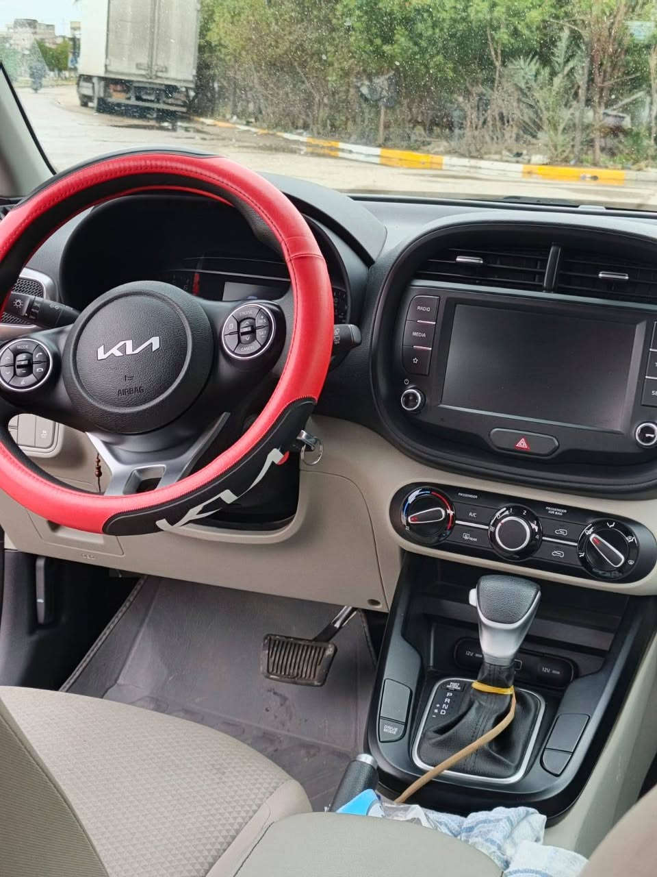 كيا صول موديل22 رقم اربيل انكليزي ماشيه 70الف السعر 165عنوان السياره بغداد الحريه للاستفسار ***********
