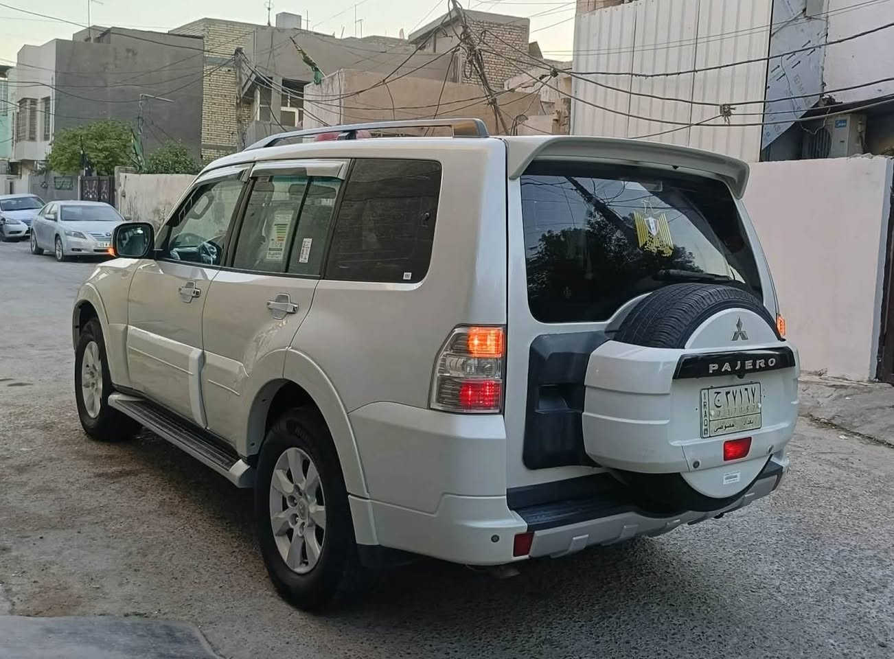 باجيرو موديل 2013 حبتور 1/1السعر 145
مكينة 3500
كفالة عامة من الصبغ والضربة والميكانيك مكفول فتحة تحكم 
تبريد 3قطع ثلاجة جلد كشن الماميات كهرباء مري شفط 
شاشة كاميرة منظومة زنون أصلية 
مكاني بغداد البلديات الإتصال على الرقم 
***********
