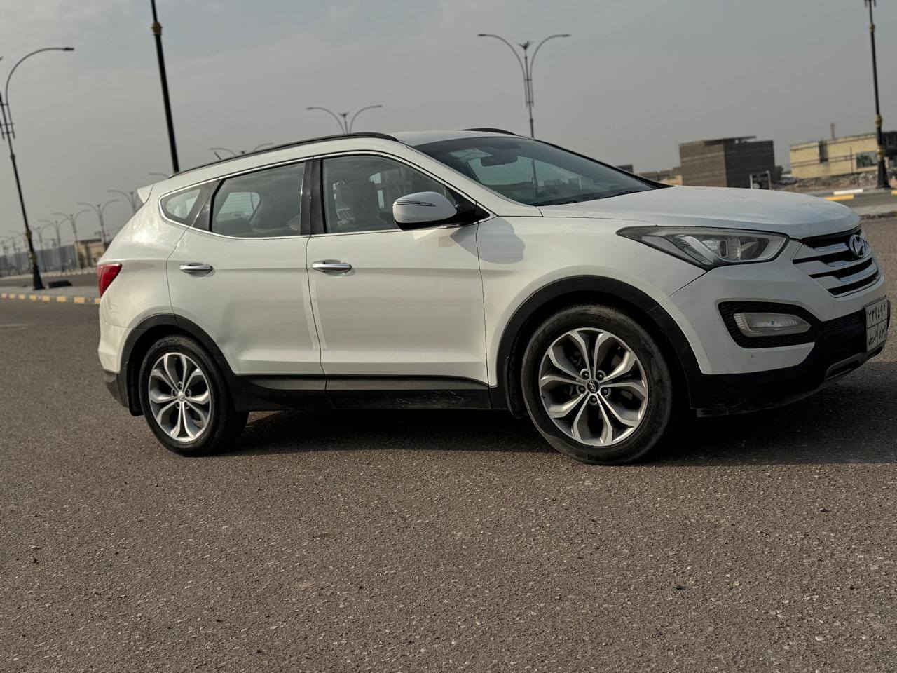 سلام عليكم
سنتافي 2014 
سيارة سبعة راكب سيارة نضيفة بيها فقط صبغ قليل بالمدگر الخلفي و الصندوق سيارة رقم اربيل 
السعر 160 ورقة 
السيارة مكانها البصرة 
للتواصل ***********
