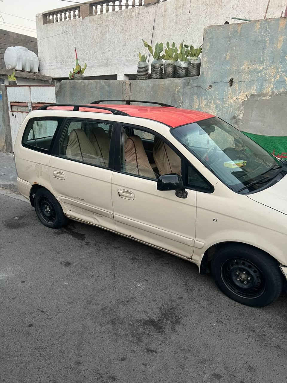 السلام عليكم للبيع فقط المديل 2006 مكفوله من الكصه والكلبه المكان بصره  السعر. 45$ وبيها مجال للشراي. مكلف بلنشر  رقم صاحب السياره ***********
