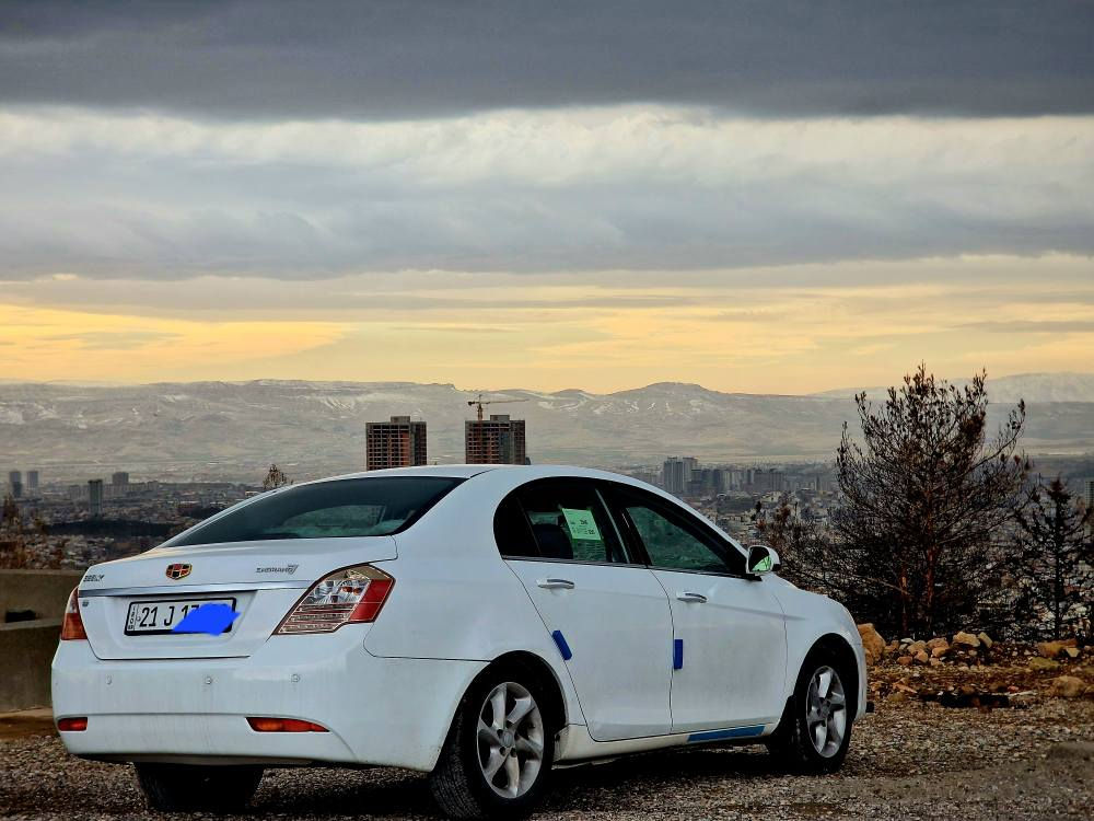 جیلی ئێم گراند 7  
نمونە لەجوانی
مۆدیل  2014
سعر  67 $
ڕەقەم باریک  هەزەی تازە سەنەوی تانزیکی 2031  تازەیە
دەبڵ گێڕ  عادی ئۆتۆماتیک
تەنها دوو بست بۆیاغی هەیە
گێڕو مەکینەو تەبرید و تەحویل بەشەرت
فوول مواسەفاتە.
هەموو گیانی بەشەرت ..
شوێن سلێمانی هەواری شار.
***********
*********** السليمانية, العراق
