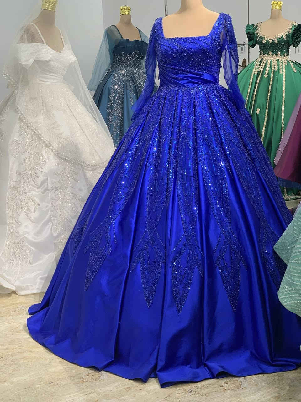 عروض خاصة لهذا الشهر كل بدلتين الثالثة مجاناً فقط ب125
العنوان سنتر الدور للعرائس 
مجاور قسم تربية الدور 
للاستفسار ***********
