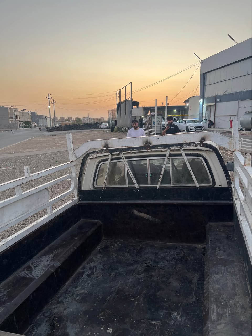 تویتا ١٩٨٠
سەنەوییە بەشەرتی ئەوەلیات  
بەشەرتی گێر و مەکینە و تەقەو رەقە 
شانسی بەشەرت چوار تاییەی باشی لەسەرە 
ناونیشان هەولێر 
سعری ١٦ معامەلە 
*********** أربيل, العراق
