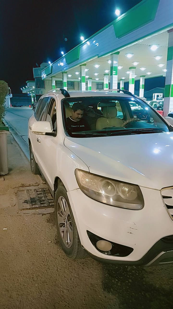 سنتافي بغداد١٢ خليجي
محرك ٦ سلندر ٣٥٠٠ 
كشنات كهربائي 
 ٧ راكب
٣ قطع تبريد 
شاشه  وكامره 

فول تحكمات ستيرن 
تخم  تاير وباتري  جدد
صدر امامي  خلفي  
داخل صاج 
مري شفط  واشاير
 سيارة نظيفه
 
 غرفتها جديدة بعدها شركة
 سيارة جاهزه مابيها اي نقص
 سيارة بيه صبغ بنيد وجاملج امامي والخلفي فقط
 
 السعر ١٤٠ ورقه***********
