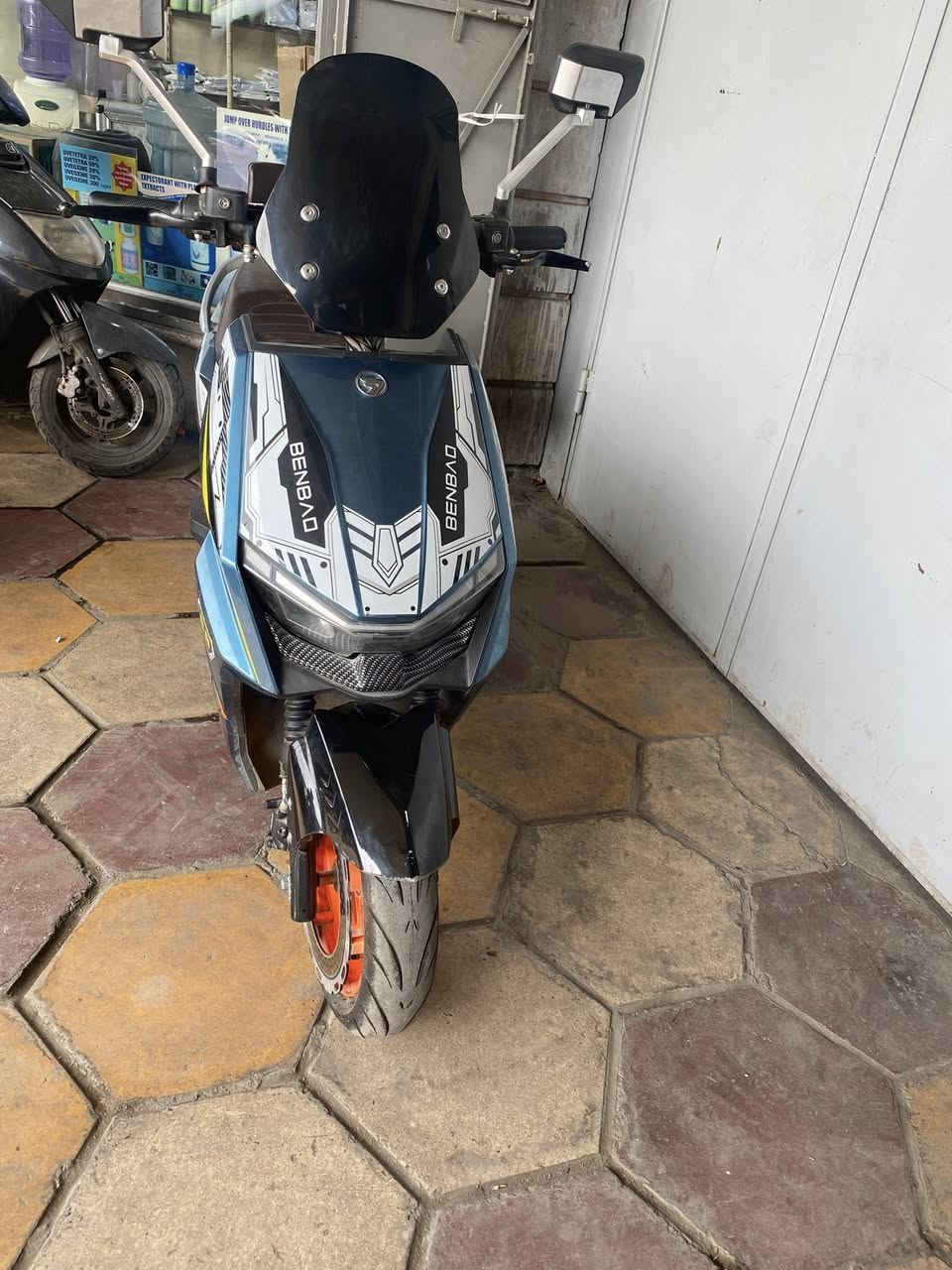 السلام عليكم
دراجه شحن من شركه سايج 
موديل 25 بعدها جديده صارلها 6 اشهر من اخذتها كلشي بيها شغال بطاريات بحاله ممتازه تمشيك 60 الى 70 كيلو بالشحنه الوحده سويجين بصمتين مانع انزلاق abs
كير 4 نمر نضام مانع سرقه تشغيل عن بعد بيها P ونضام الرجوع للخلف R 
سعرها 600 وبيها مجال 
للاستفسار ***********
مكاني اعظميه او مدينه
