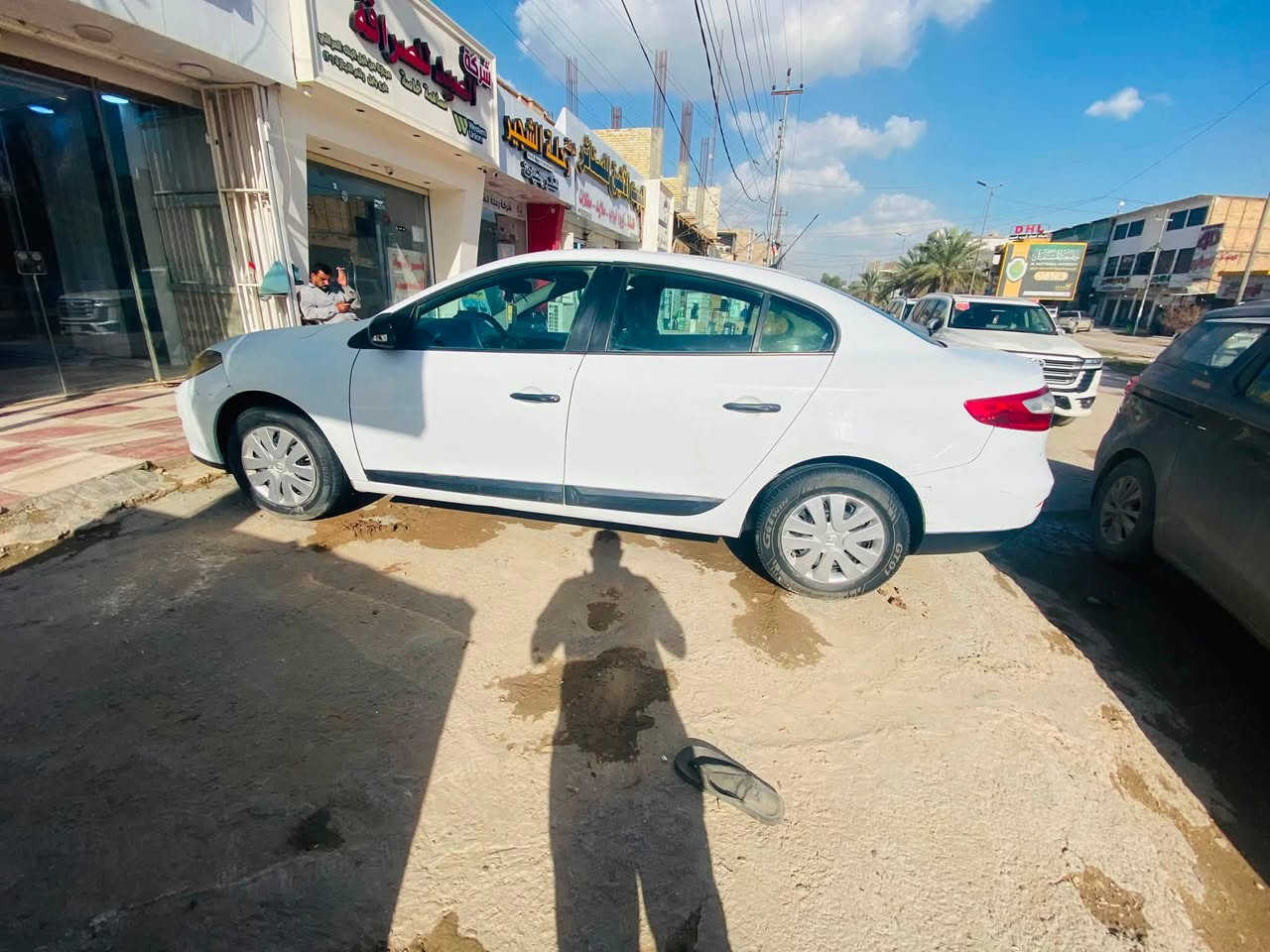 سلام عليكم
سياره رينو فلوينس  محرك 1600 اوتماتيك 
محرك كير مكفولات تروح تفحص بنفسك 
سياره لون ابيض  موديل 2013 رقم بغداد  داخل كله جلد 
سياره قطعتين جاملخ  على جهت السايق مصبوغه   ودوسه اصلان ما مصلحه   بيه شخوط مثل ما موضح بالصور  
سعر 62ورقه  رقم ***********
