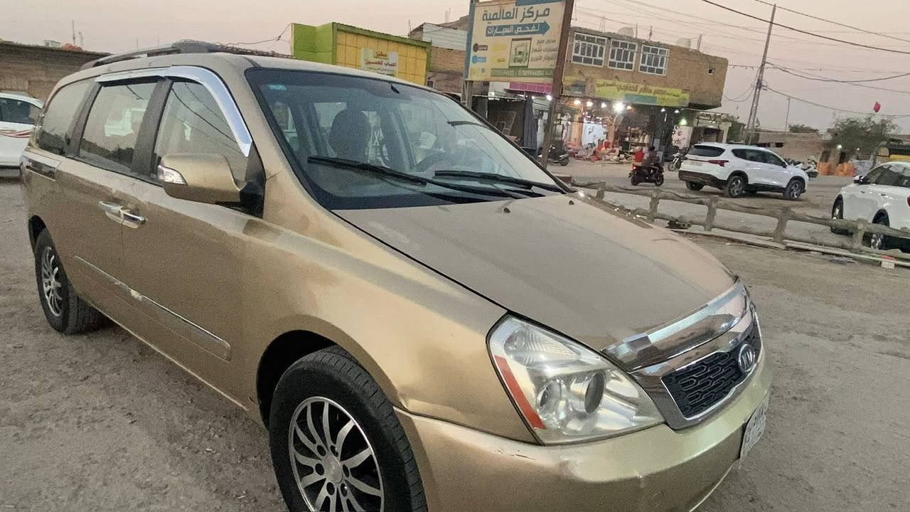 السلام عليكم سيدونا 2011 رقم بغداد لون ذهبي 
بأسمي مشروع وطني 
فول كهربائي بيبان وجنطه فتحة و شاشة  
تبريد حداديه شاشه گير محرك كله مشروط مصبوغه حزام
‭***********‬
