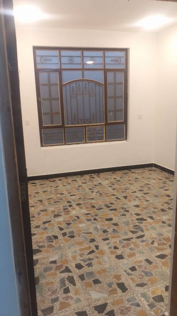 بيت زراعي مساحه 100م على شارع تجاري في منطقه الري للبيع يحتوي على صاله وغرفتين نوم ومطبخ وصحيات للاستفسار الاتصال على الرقم ***********
***********
