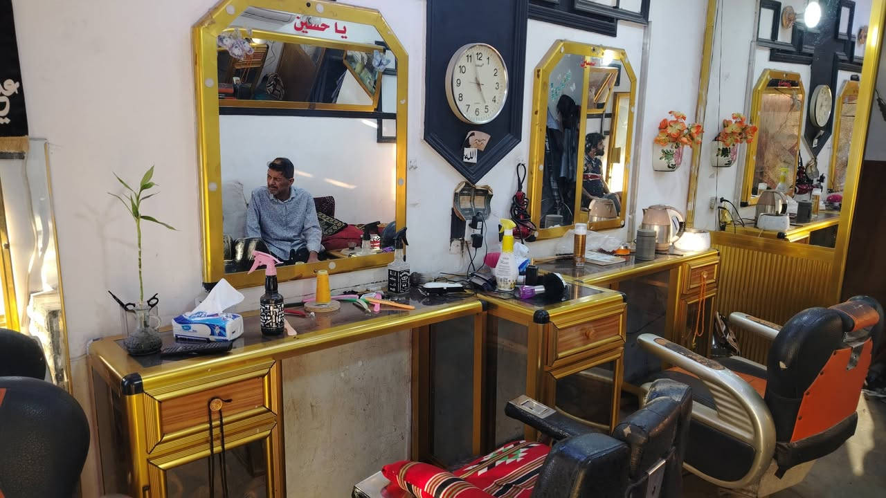 السلام عليكم
مميزين حلاقه ألمنيوم نظيفات جداً
مع قاطع مع عارض معرض مع مرايه خلفيه 
مع كرسي حلاقه 
كلهن ب٣٠٠ ألف مكاني حي الحسين شارع السيد


**إذا كنت صاحب هذا الإعلان وتريد حذفه لأي سبب، رجاءا أرسل رسالة إلى الدعم الفني**