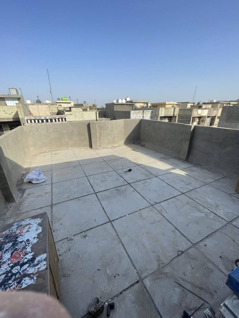 سلام عليكم عمال تنضيف بيوت ومحلات داخل الدوره تنضيف جام وارضيه وجميع اجزاء البيت وابسط المواد 
ميسم الجنابي ***********
هاي صور بيت قبل وبعد العمل
