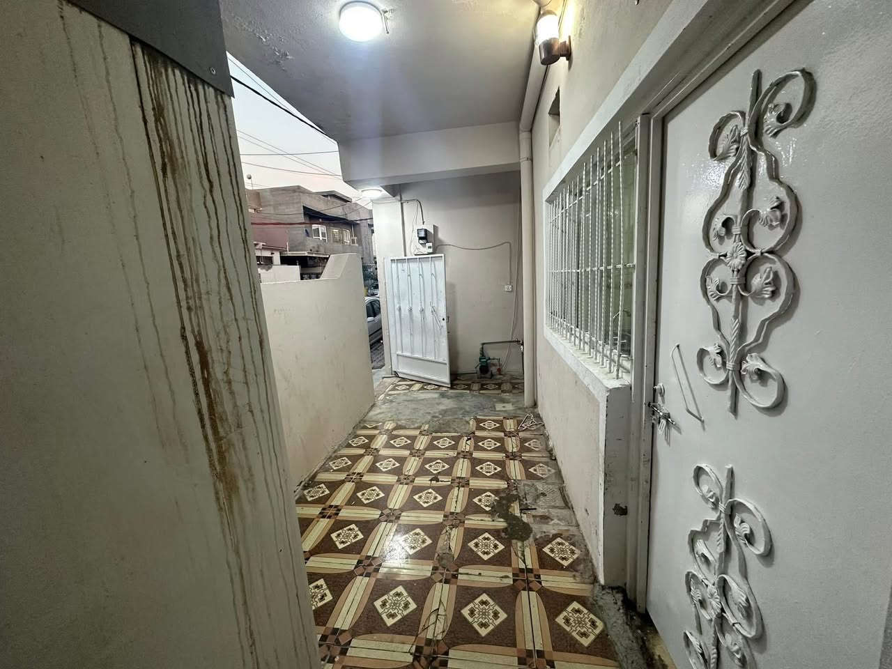 مشتملات عدد2 للايجار100م(حي الواسطي_قرب صيدلية الهدى) 
#المحتويات
استقبال +هول +مطبخ +غرفة نوم +صحيات 
***********
‭0771 994 6578
