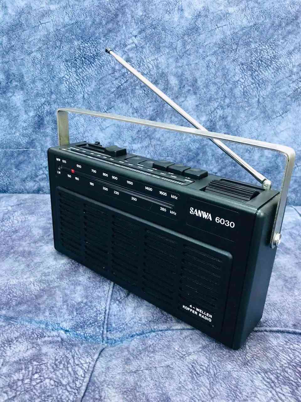 للبيع 📻
جهاز راديو من شركة SANWA🇩🇪
صناعة الجهاز المانيا 1985 
نظافة الجهاز 98 % جديد 
MODEL- SANWA-6030-Germany 
نظام الراديو  FM / MW / KW / LW 
كهرباء 220 V + بطاريات قلم عدد 6 
عرض الجهاز 25 سم رتفاع 13 سم 
سحب الراديو جداً جداً راقي صوت عالي 
للاستفسار اكثر مراسلة الصفحة 
وات ساب ***********
