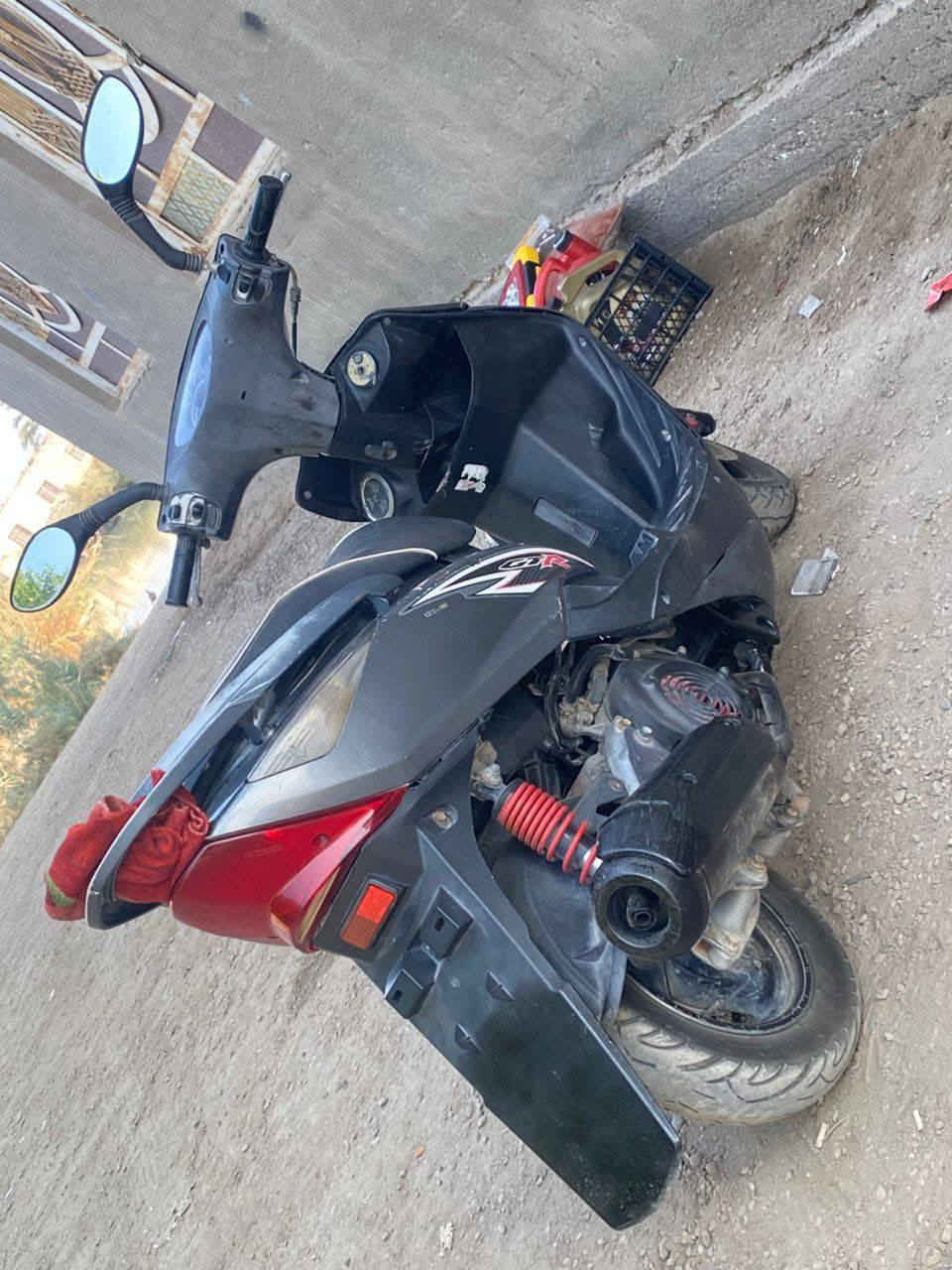 سلام عليكم دراجه ياباني مكينه مامفتوحه بس بيها شويه خشونه سلف شغال دراجه حلوه مكاني سوق الشيوخ حي دولار
سعرها 475 وبيها مجال 
وهذا رقمي ***********
