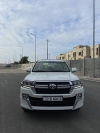 لاندكروز  2017 ساز ماشيه١٣٠  بيه شبر صبغ بل باب الايمن الخلفي باقي سيا...